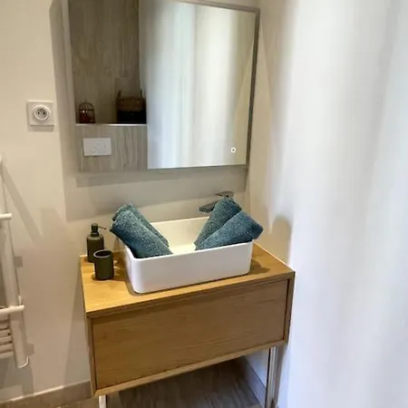 Апартаменты Vieil Antibes, Clim, Balcon, Chez Marlene *